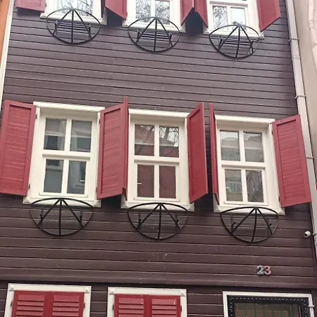 Private House With 4 Separate Apartments-for Families & Friend Groups