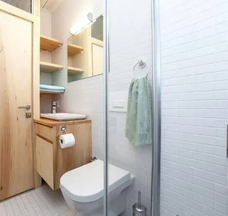 Private House With 4 Separate Apartments-for Families & Friend Groups *