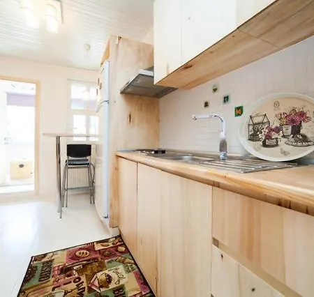 Private House With 4 Separate Apartments-for Families & Friend Groups