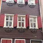 Private House With 4 Separate Apartments-for Families & Friend Groups