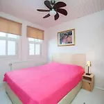 Private House With 4 Separate Apartments-for Families & Friend Groups Villa Isztambul