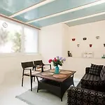 Private House With 4 Separate Apartments-for Families & Friend Groups Villa