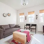 Private House With 4 Separate Apartments-for Families & Friend Groups Villa