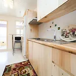 Private House With 4 Separate Apartments-for Families & Friend Groups