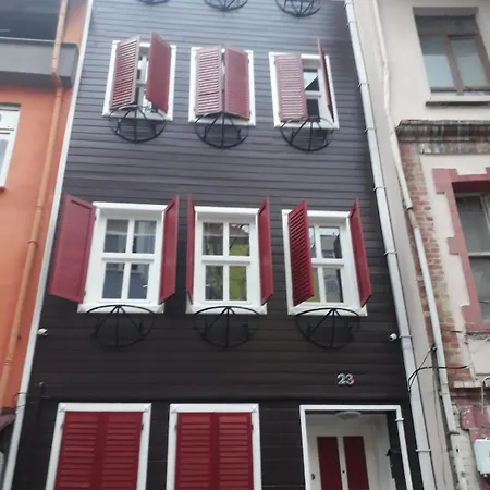 Private House With 4 Separate Apartments-for Families & Friend Groups