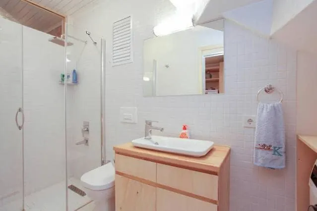 Private House With 4 Separate Apartments-for Families & Friend Groups *