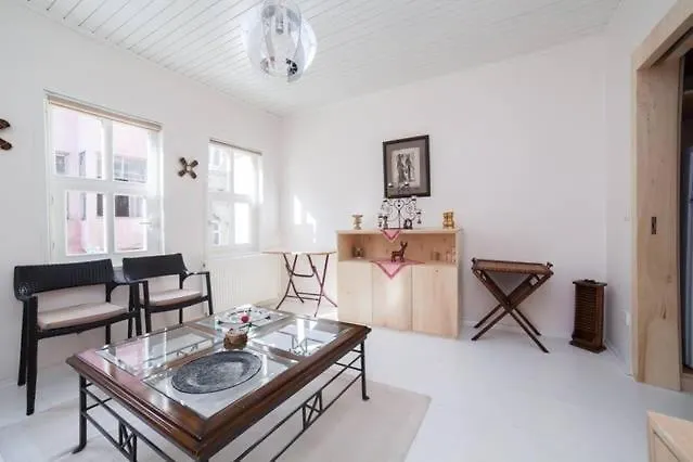 Private House With 4 Separate Apartments-for Families & Friend Groups