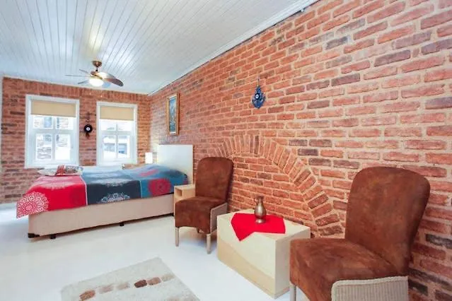 Private House With 4 Separate Apartments-for Families & Friend Groups