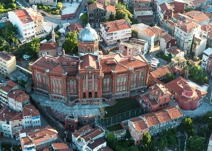 Private House With 4 Separate Apartments-for Families & Friend Groups *