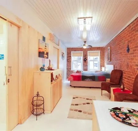 Private House With 4 Separate Apartments-for Families & Friend Groups 别墅 *