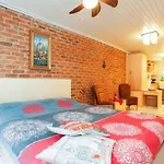 Private House With 4 Separate Apartments-for Families & Friend Groups 빌라 이스탄불