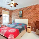 Private House With 4 Separate Apartments-for Families & Friend Groups 빌라