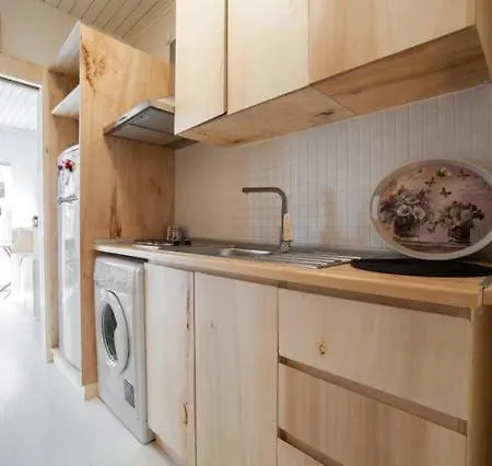 Private House With 4 Separate Apartments-for Families & Friend Groups *